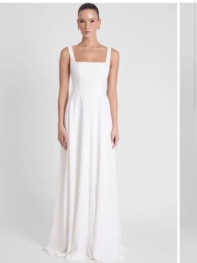 LEAU Minimal Square-Neck White Maxi Dress